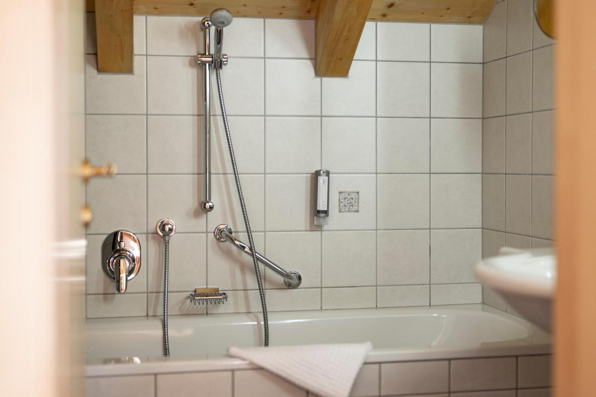Hotell Alpenhotel Erika 4*